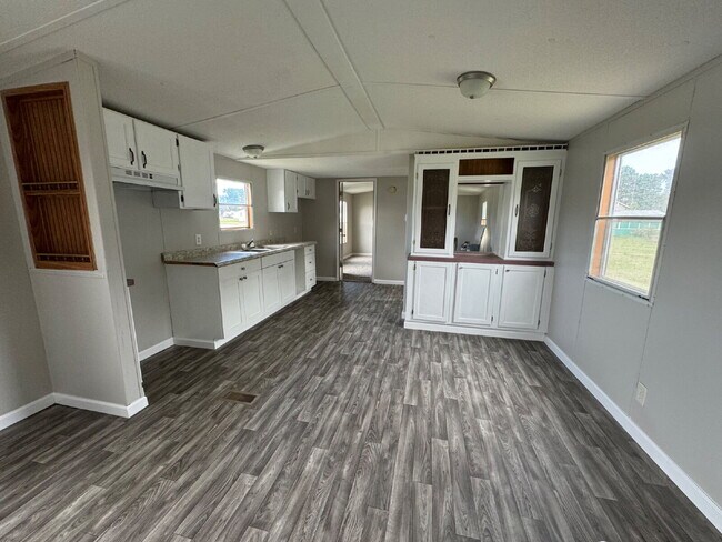 Foto del edificio - 3 BR | 2 BA Mobile Home in Pikeville *Trash Pick-Up Included*