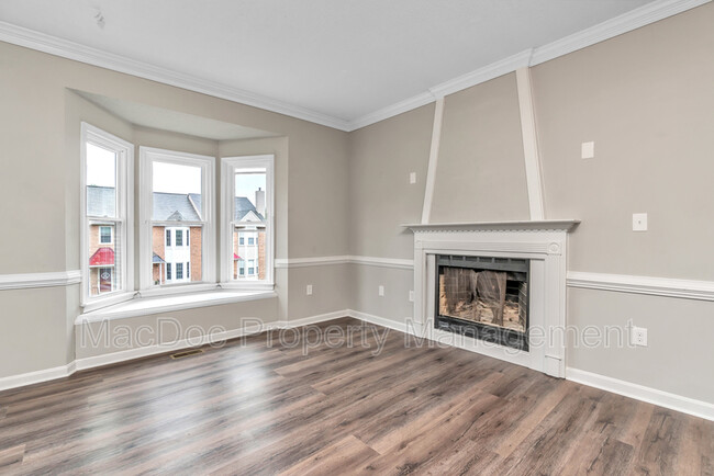Building Photo - 104 Barrie Pl