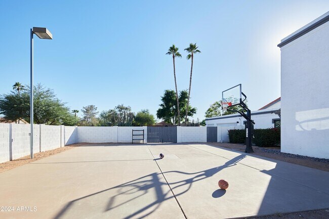 Foto del edificio - 8420 E Pepper Tree Ln