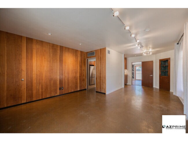 Building Photo - Sunlit Comfort &amp; Spacious Style in thi...