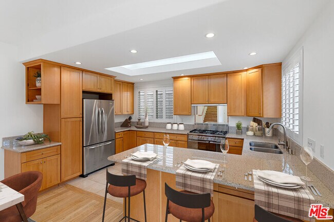 Foto del edificio - 24221 Madison St