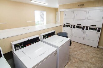 Building Photo - 424 S Bender Ave
