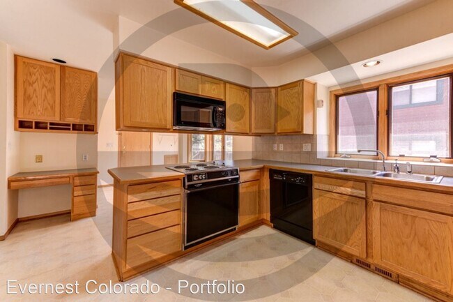 Building Photo - 4 br, 3.5 bath House - 3885 17th Street