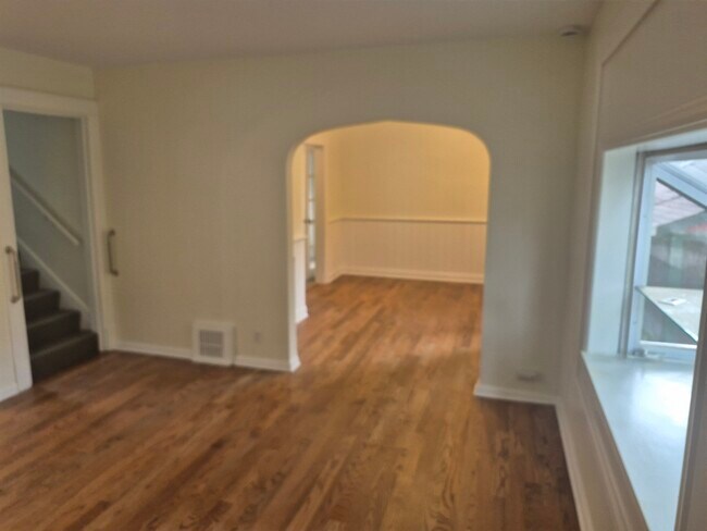 Building Photo - 316 1st St
