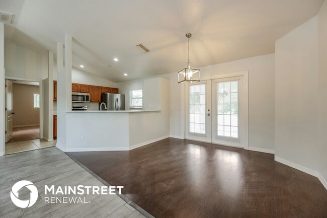 Building Photo - 1581 S Chamberlain Blvd