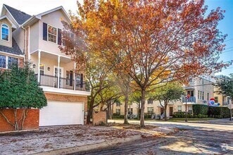 Building Photo - 5720 La Vista Dr