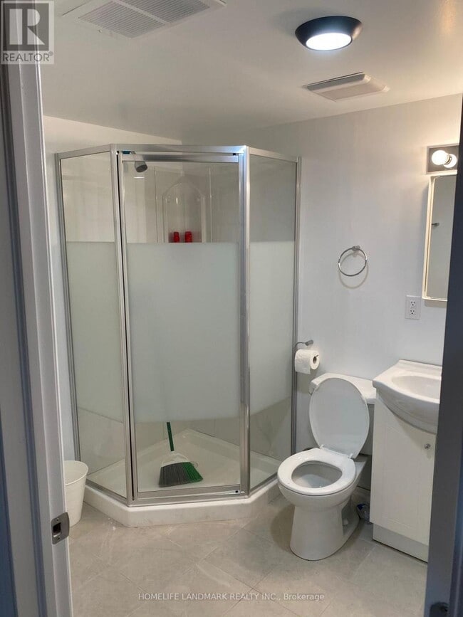 Building Photo - 34 Argonne Crescent