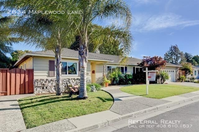 Foto del edificio - 2634 Maplewood Ln