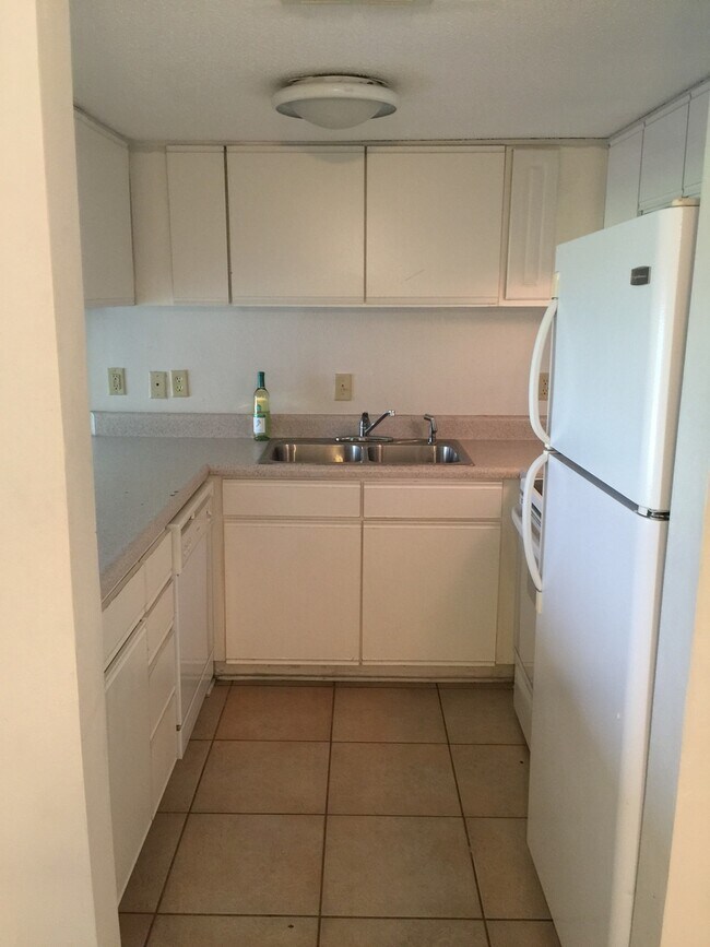 Building Photo - Great 1 Bedroom in Shalimar Waterfont Comm...