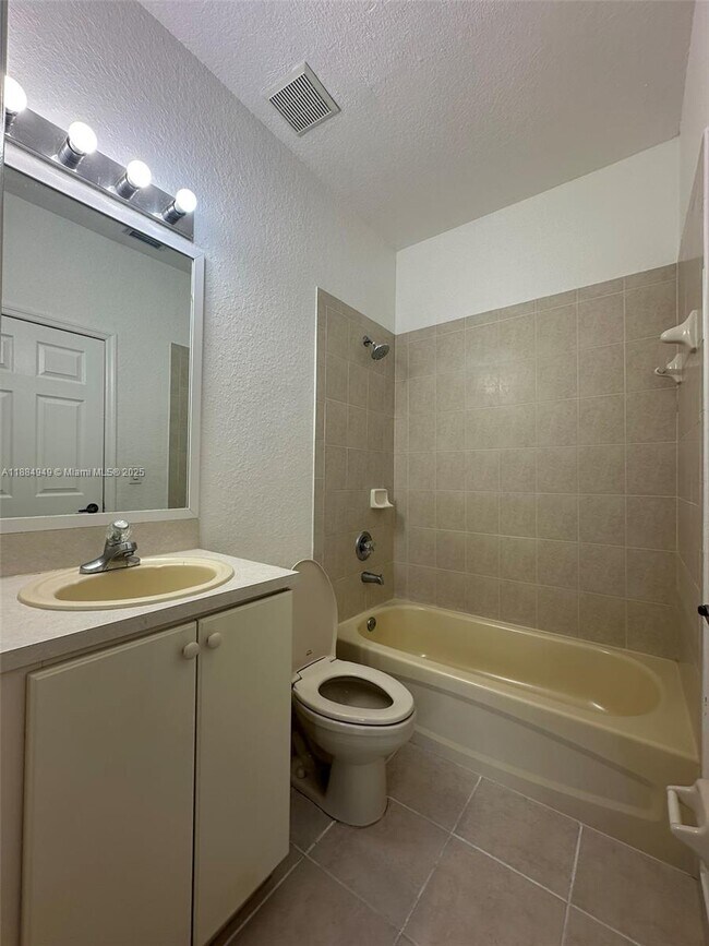 Foto del edificio - 8244 NW 107th Path