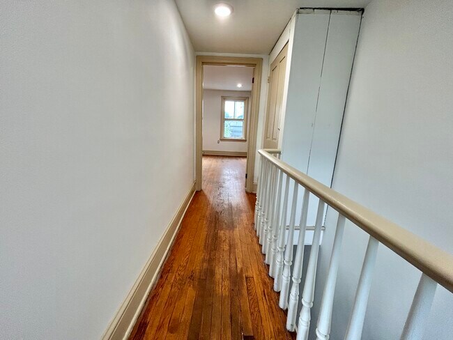 Foto del edificio - 1328 N Washington St