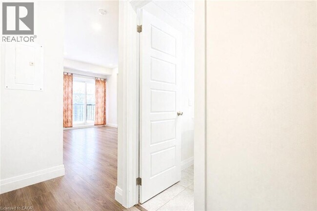 Building Photo - 600 Victoria St S