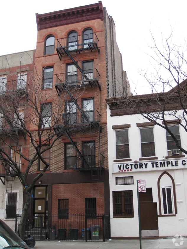 Primary Photo - 410 Gates Ave