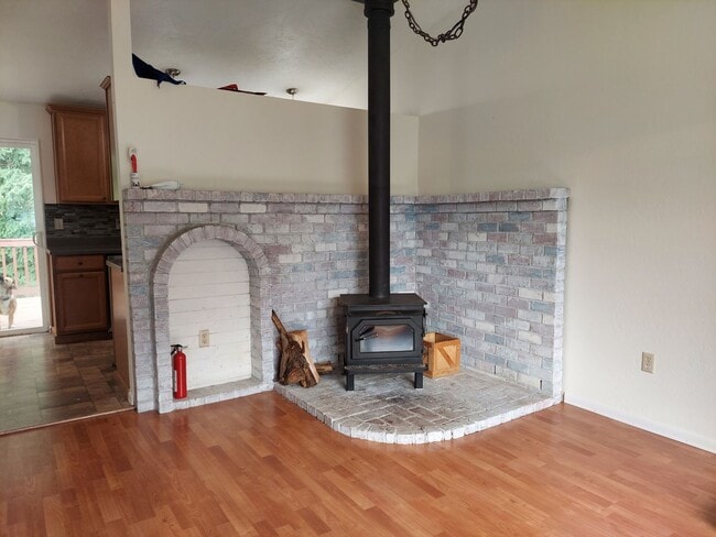 Building Photo - 3 Bedroom Home in Edgewater Estates!