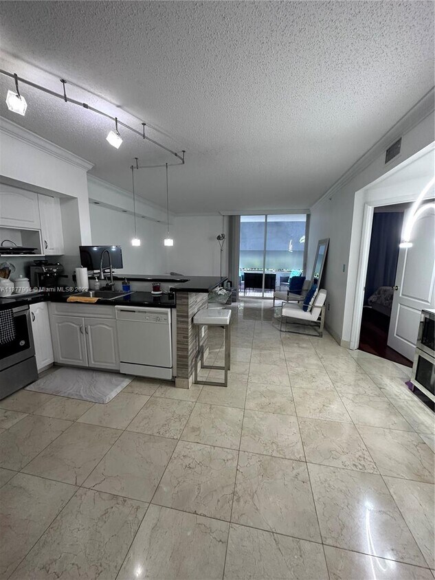 5085 NW 7th St Unit 412, Miami, FL 33126 Condo for Rent in Miami, FL