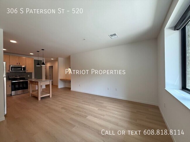 Building Photo - 306 S Paterson St