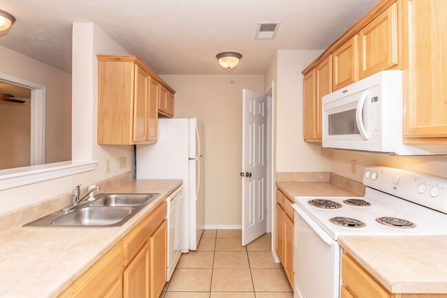 Scenic Station Apartments 2 bed kitchen - Scenic Station Apartments