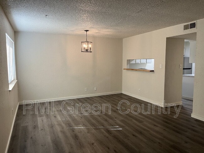 Building Photo - 6601 S Zunis Ave