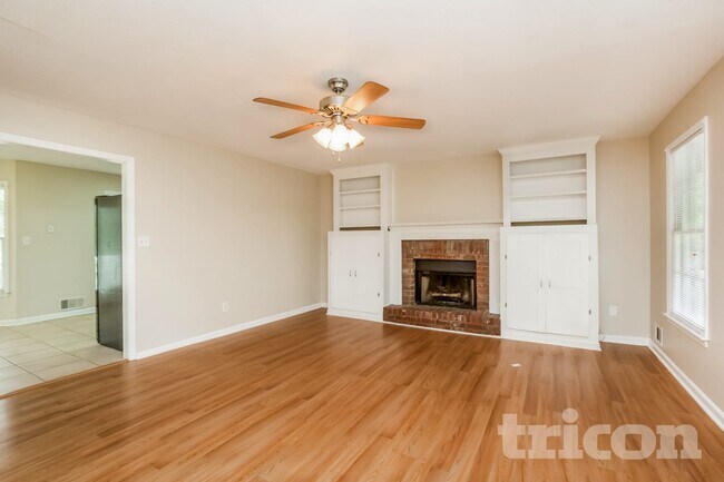 Building Photo - 16 Little John Way