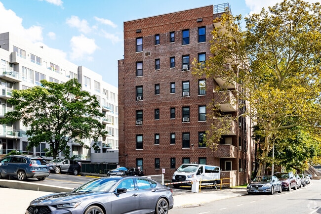 Building Photo - 8431 Van Wyck Expy