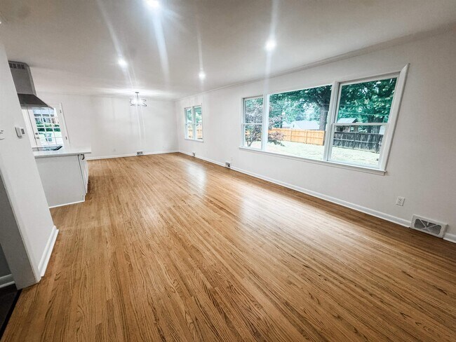 Foto del edificio - 5504 Normandy Rd