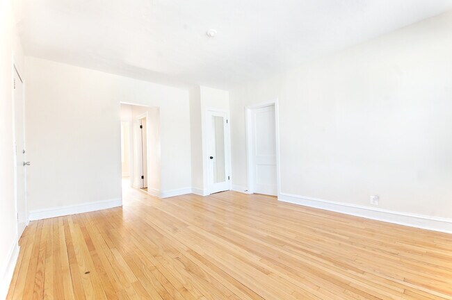 Foto del edificio - 3057 W Argyle St
