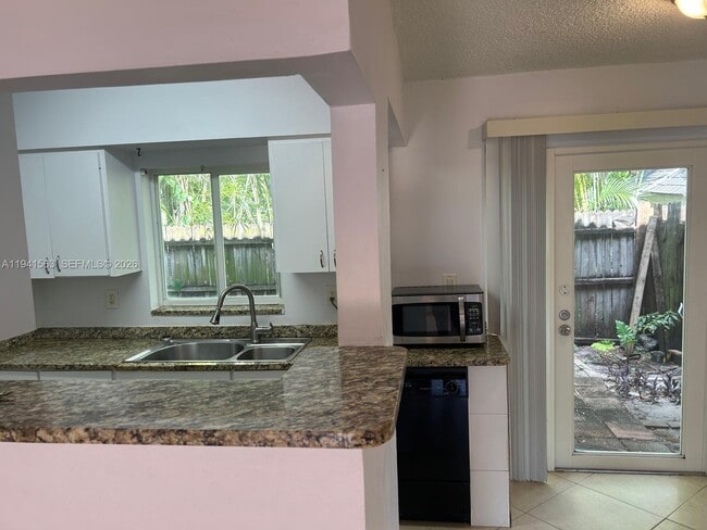 Building Photo - 1111 SW 4th St