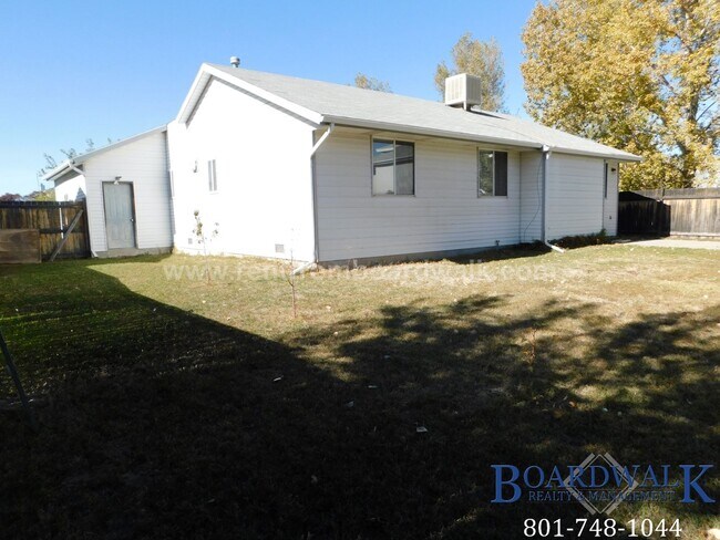 Building Photo - Spectacular 3 bed 2 bath in West Valley City!