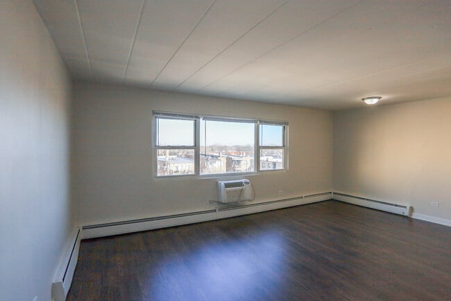 Building Photo - 7300 N Ridge Blvd