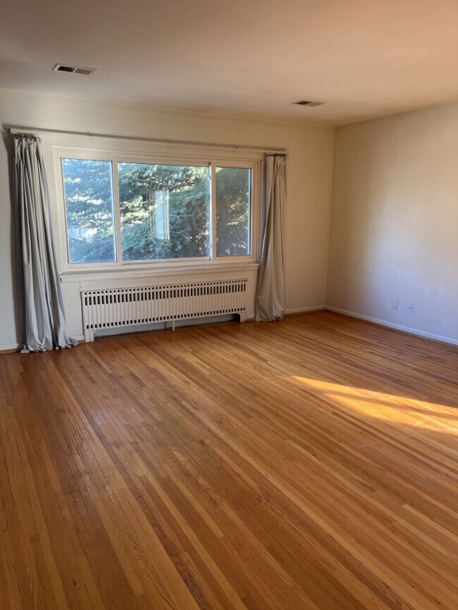 Foto del edificio - 2520 Deming Blvd