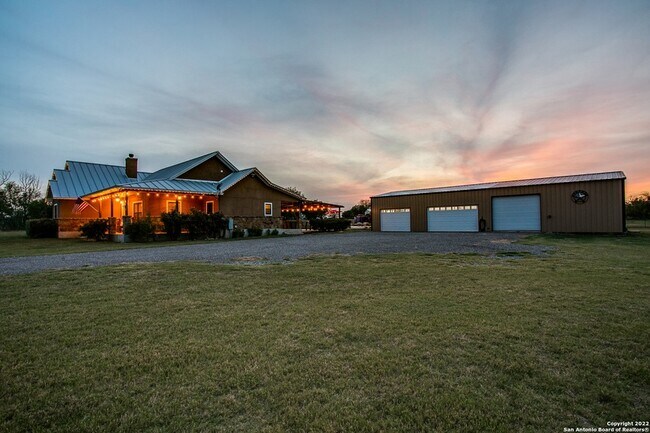 Foto del edificio - 18303 Wisdom Rd