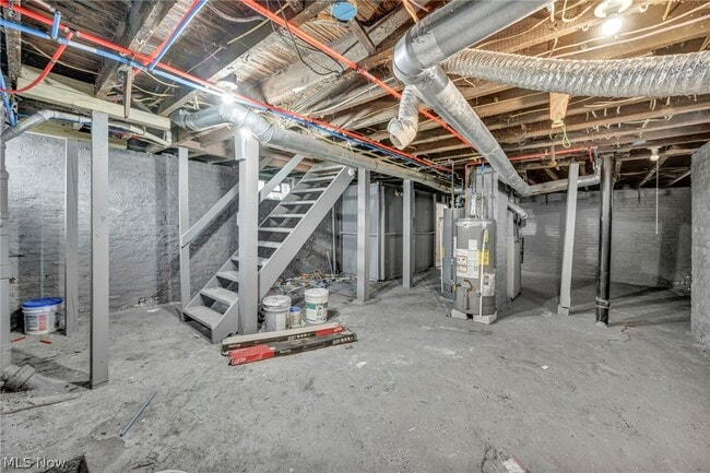 Building Photo - 2049 W 85th St