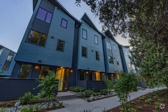 Building Photo - 1752 SE Columbia River Dr