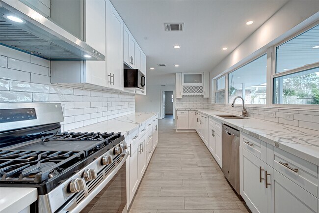 Building Photo - 5007 Cheena Dr