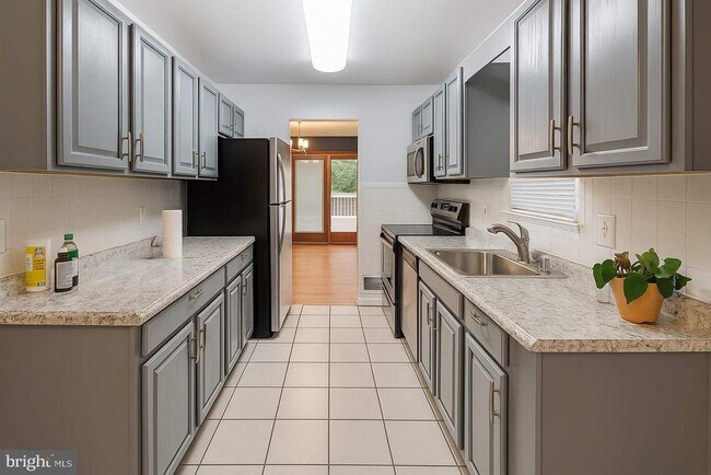 Building Photo - 8905 Bluffwood Ln