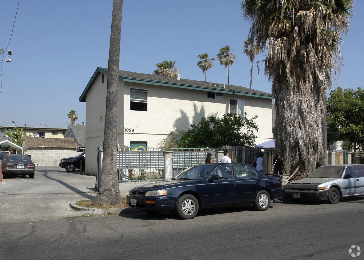 Building Photo - 1060 N St Andrews Pl