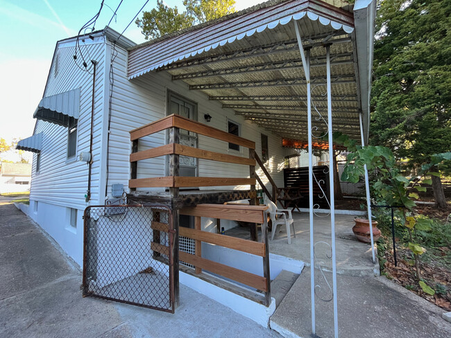 Building Photo - 9536 Theodosia Ave