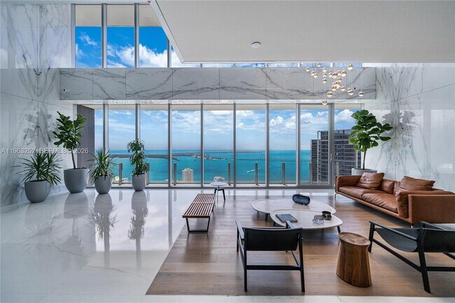 Foto del edificio - 300 Biscayne Boulevard Way