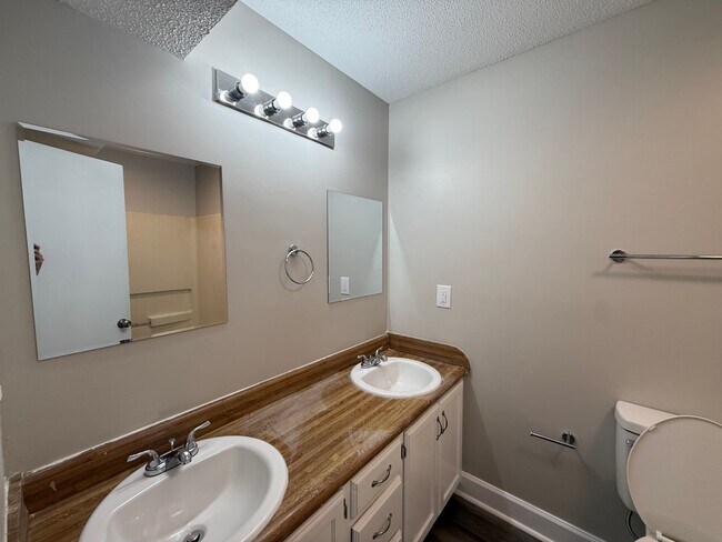 Foto del edificio - 1809 Ororke Ln SW