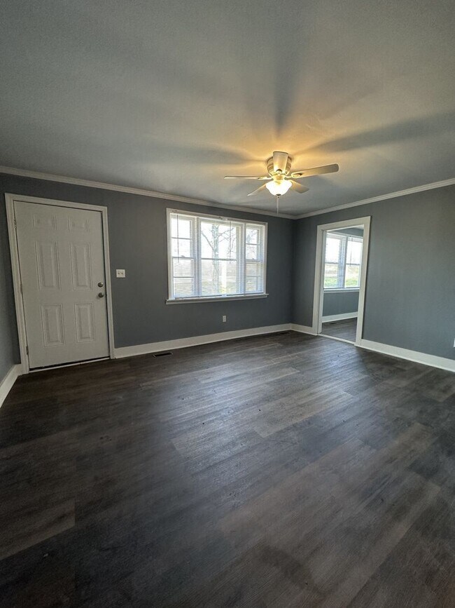 Building Photo - Newly Renovated 4 Bed, 2 Bath in Dickson