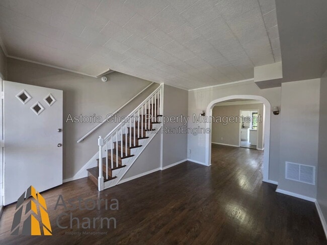 Building Photo - 1418 N Dukeland St
