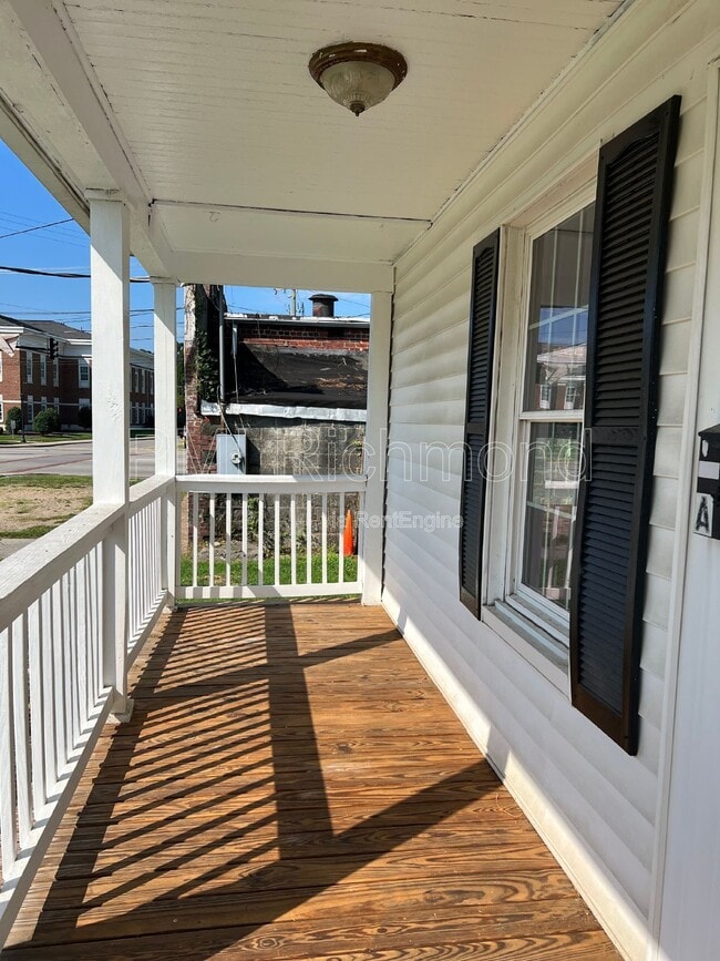 Building Photo - 104 Lee Ave