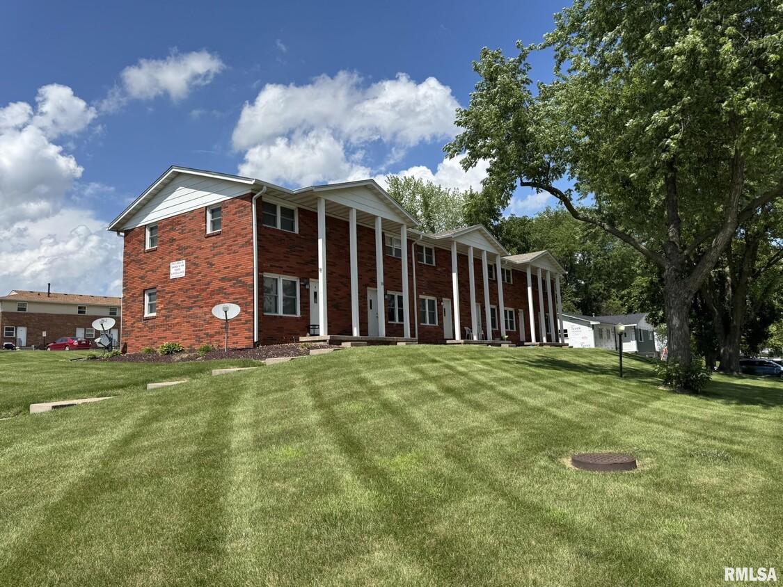 Primary Photo - 18 Parkview Dr