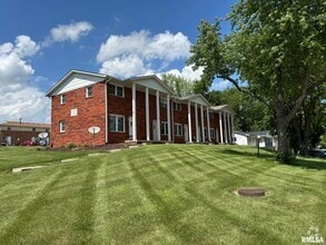 Building Photo - 18 Parkview Dr