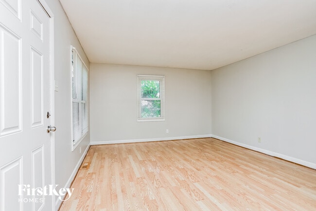 Building Photo - 1160 Spruce Dr