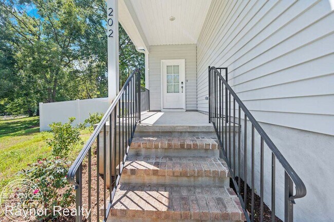 Foto del edificio - 4 br, 2.5 bath House - 202 E College St