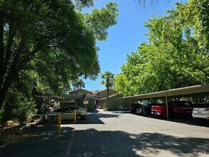 Building Photo - 1300 Pine St