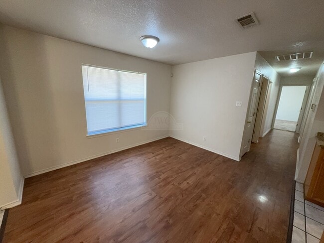 Building Photo - 913 McDaniel Cir