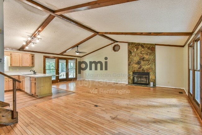 Building Photo - 135 Beacon Hl Dr
