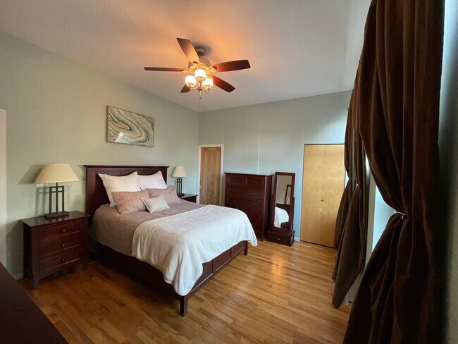 Foto del edificio - 2324 W Bloomingdale Ave